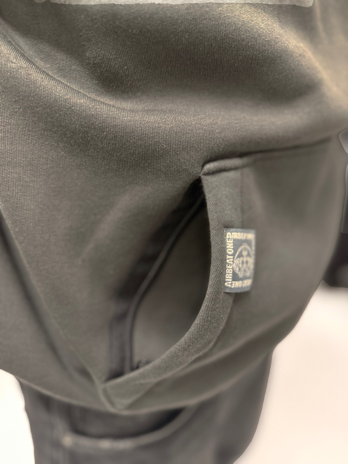 AIRBEAT ONE Hoodie "BULL" Versandinformationen