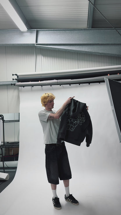 AIRBEAT ONE Hoodie "BULL" Versandinformationen